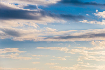 Obraz premium colorful dramatic sky with cloud at sunset.