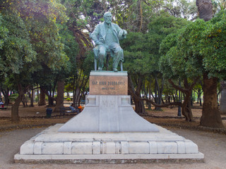 Statue of famous Niko Dubokovic in Jelsa