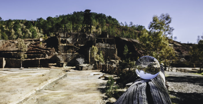 Bola de cristal en las minas