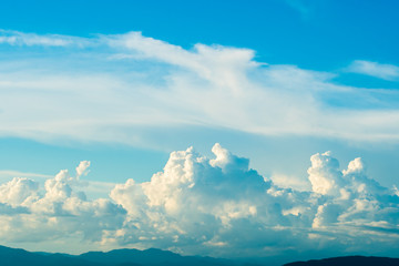Obraz premium colorful dramatic sky with cloud at sunset.