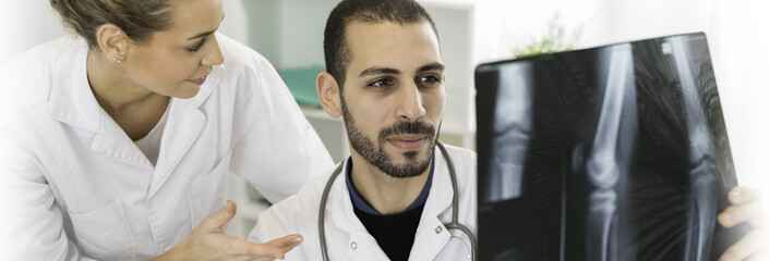 radiologists in laboratory working as a healf team