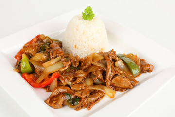 asiatisches Rindfleisch mit Zwiebeln