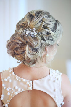 wedding hairstyle from curls and jewelry