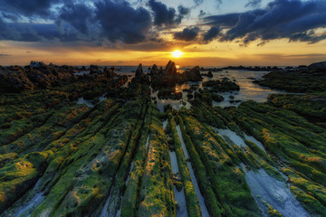 Fototapeta premium rocky coast sunset