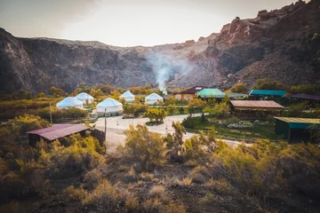 Fototapete Schlucht Yurta für Touristen in der Charyn-Schlucht