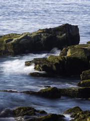 Fototapeta na wymiar Wave on Rocks