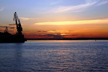 Obraz premium Nizhny Novgorod, Russia, 2015: Port crane on the Volga at sunset
