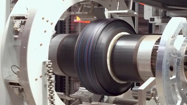 Car tires automatic building machine in process of tire forming