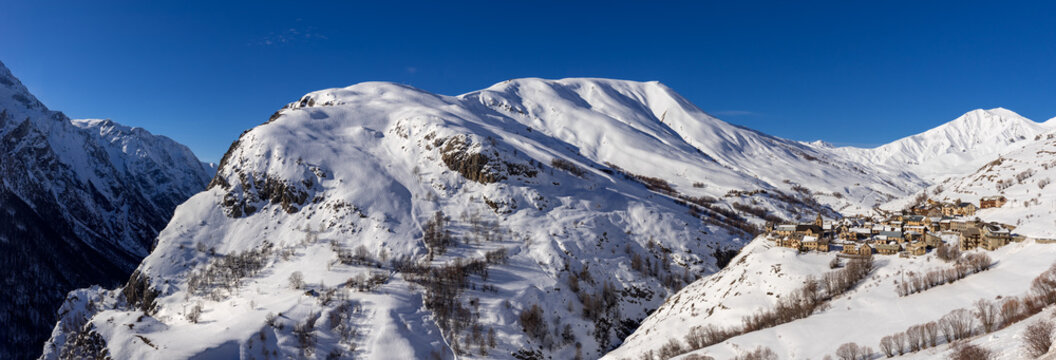 Winter panoramic view on the Village of Le Chazelet in the Ecrins National Park. La Grave, Romanche Valley, Hautes-Alpes, Alps, France