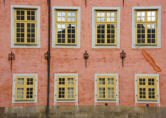 Fototapeta na wymiar Pink facade on an old building in Stockholm