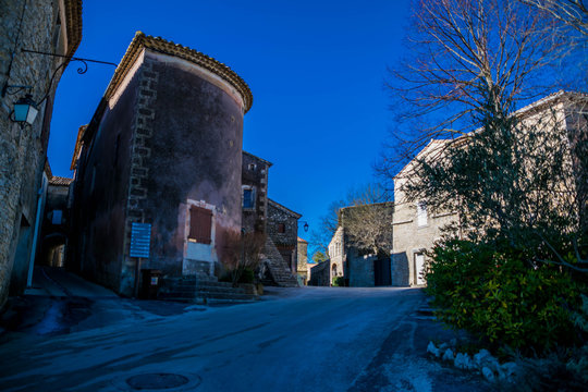 รูปภาพLussan – เลือกดูภาพถ่ายสต็อก เวกเตอร์ และวิดีโอ223 | Adobe Stock