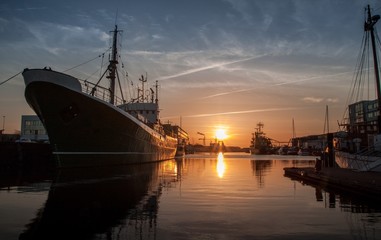 Fototapeta na wymiar Sonnenuntergang in Bremerhaven