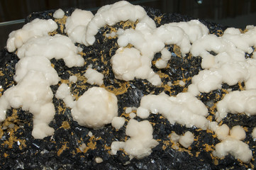 Spahlerit, Quartz and Calcite