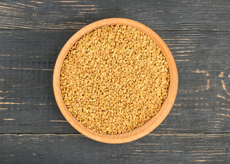 Grains of fenugreek in bowl