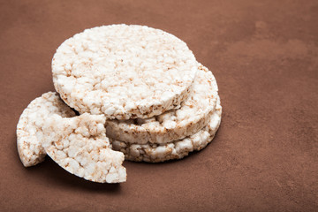 Diet for weight loss, healthy puffed corn galettes.