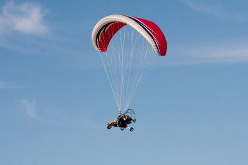 Tandemflug mit motorisiertem Gleitschirm
