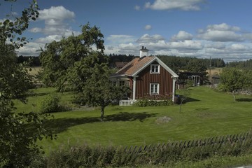Fototapeta na wymiar typical falun red wood house in Sweden