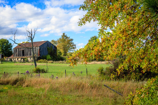 Old barn on Pontius Road, in the Uniontown / Hartville Ohio area, October 2016.