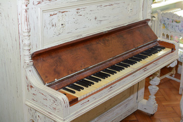 Fototapeta premium Very old piano
