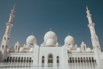 Fototapeta na wymiar Grand mosque Abu dhabi 
