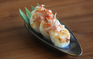 Close up image of the fried shrimps on the plate