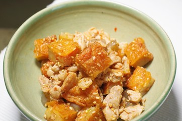 さつま揚げとコンニャクと豚肉のピリ辛炒め
