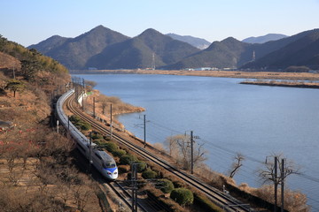 Obraz premium Koreańskie krajobrazy kolejowe