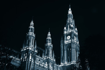 Obraz premium Town Hall facade at night, Vienna