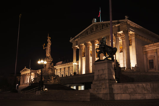 Night photo of the Austrian Parliament