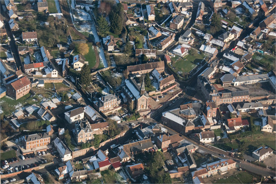 Vue aérienne de la ville de Lachapelle-aux-pots dans l'Oise en France Stock  Photo | Adobe Stock