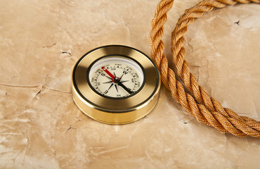 Fototapeta na wymiar compass and rope on old paper background
