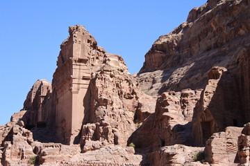 Fototapeta premium Sandsteinfassade eines Tempel in Petra in Jordanien 