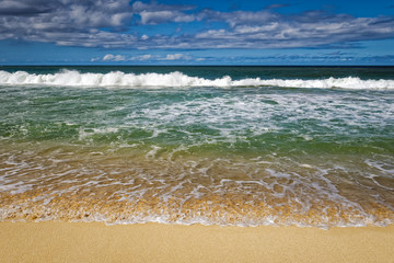 Hawaii beach waves 