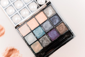top view palette multicolored hues eyeshadow