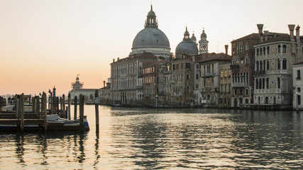 Naklejka premium Alba alla Basilica di Santa Maria della Salute - Venezia