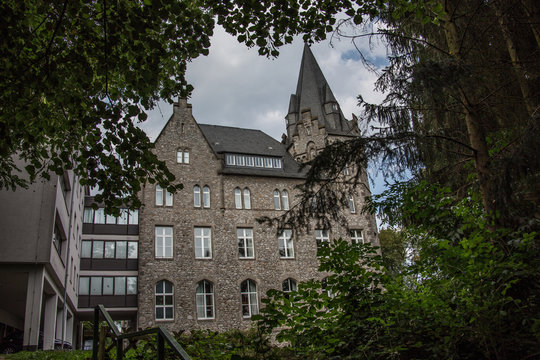 รูปภาพHerrensitz เลือกดูภาพถ่ายสต็อก เวกเตอร์ และวิดีโอ308 Adobe Stock