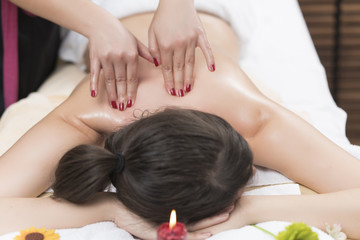 Obraz na płótnie Canvas Beautiful young woman relaxing massage