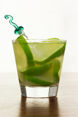 A glass of Caipirinha, is the most famous brazilian drink - lemon cachaca and ice - front foto