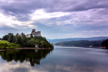 Fototapeta na wymiar view of the famous castle niedzica at the Poland