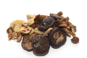 vaschetta di misto di funghi sott'olio