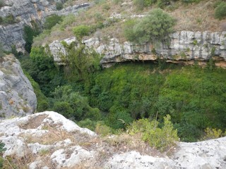 Parete rocciosa della necropoli di Pantalica