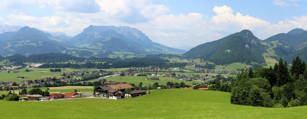 Obraz premium Blick auf Kössen, Tirol