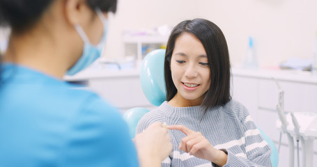 Doctor explain the process of teeth implant