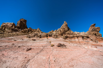 Fototapeta premium Felsformation Roques de García im kilometerweiten Kratergelände des Vulkan Teide auf der Insel Teneriffa 