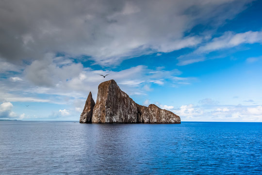 Sharp rock or islet called Le&oacute;n Dormido