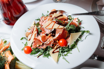 Salad with tomatoes and meat