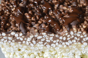 Homemade chocolate bars with expanded millet gruel in three colors