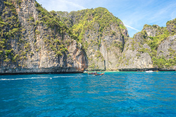 Naklejka premium Ko Phi Phi Le is the second largest island of the archipelago of of the Phi Phi islands. The island consists of a ring of steep limestone hills surrounding two shallow bays