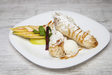 puff pastry with apples cinnamon and ice cream
