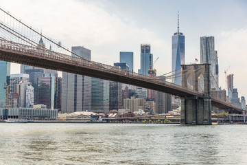 Fototapeta na wymiar New York skyline with Brooklyn Bridge